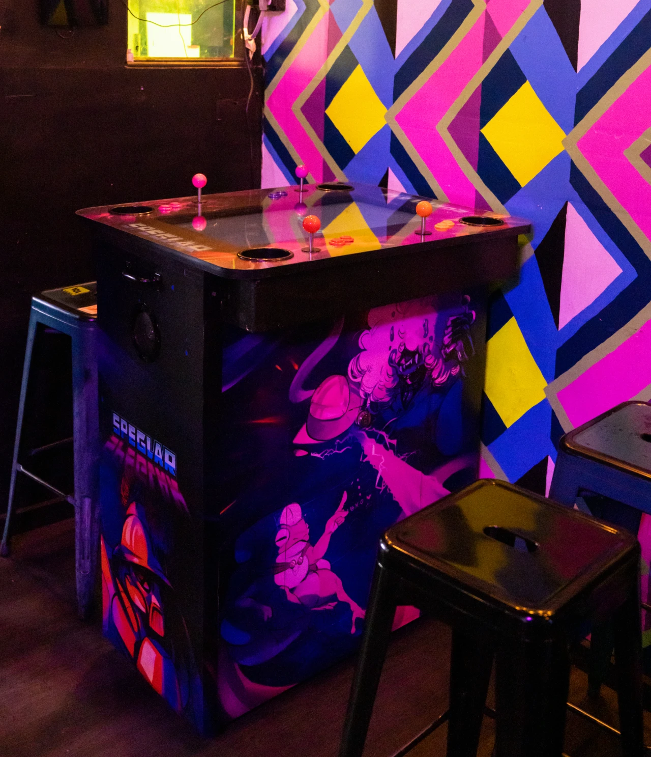 Full view of the Speglar arcade cabinet from the side